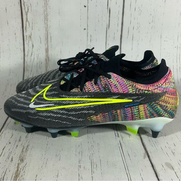 Athletic_Shoes